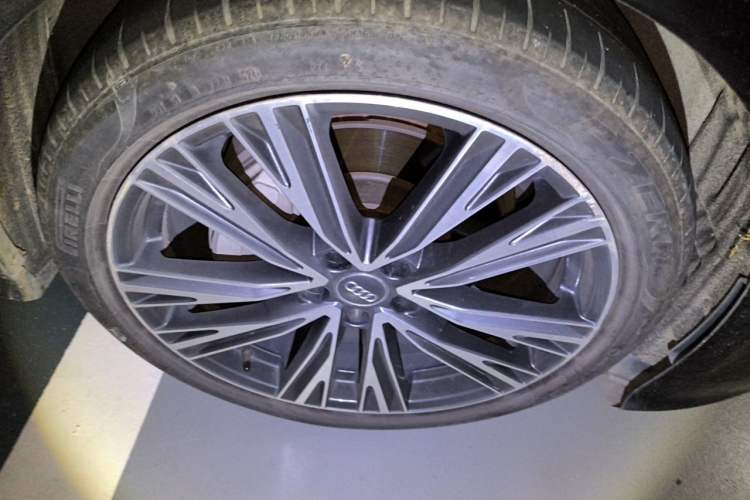 Used Audi A6L 2021 45 TFSI Prestige Dynamic Edition Right Front Wheel Hub