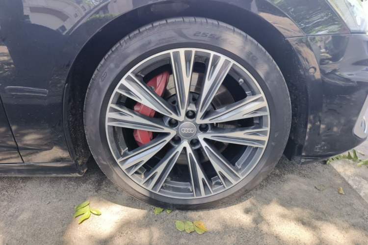 Used Audi A6L 2021 55 TFSI quattro Prestige Dynamic Edition Right Front Wheel Hub