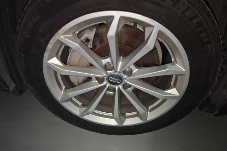 Used Audi A6L 2021 40 TFSI Luxury Prestige Edition Right Front Wheel Hub