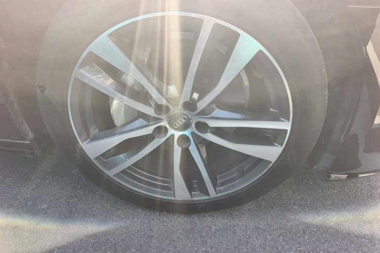 Used Audi A6L 2021 40 TFSI Luxury Dynamic Edition Right Front Wheel Hub