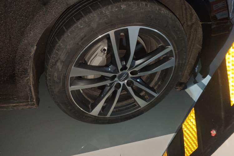 Used Audi A6L 2021 40 TFSI Luxury Prestige Edition Right Front Wheel Hub