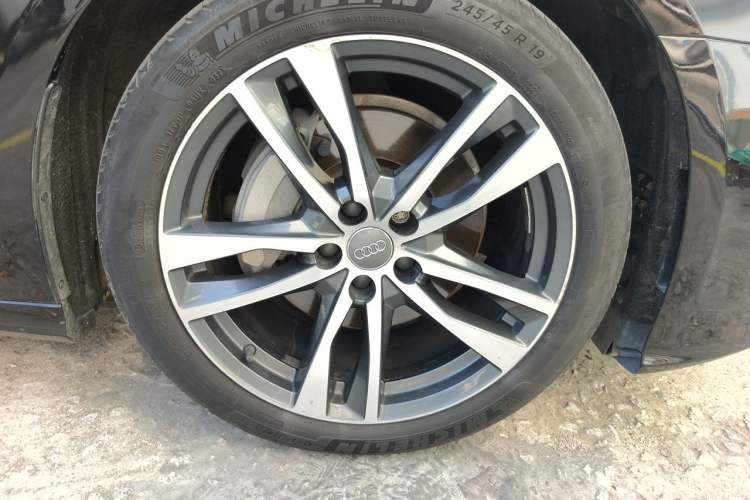 Used Audi A6L 2021 40 TFSI Luxury Dynamic Edition Right Front Wheel Hub