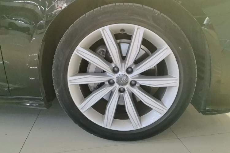 Used Audi A6L 2021 45 TFSI Prestige Dynamic Edition Right Front Wheel Hub