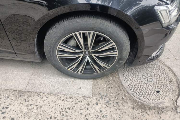Used Audi A6L 2021 40 TFSI Luxury Prestige Edition Right Front Wheel Hub