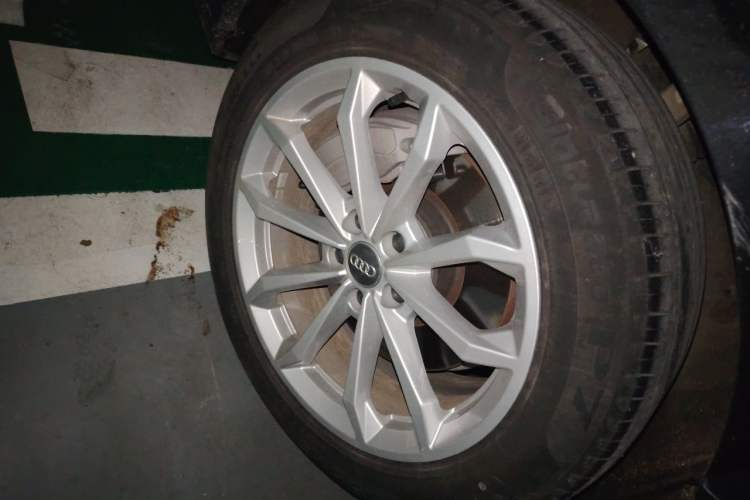 Used Audi A6L 2021 40 TFSI Luxury Prestige Edition Right Front Wheel Hub