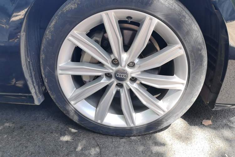 Used Audi A6L 2021 45 TFSI Prestige Dynamic Edition Right Front Wheel Hub