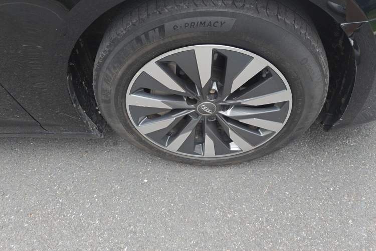 Used Audi A6L 2021 45 TFSI Prestige Elegant Edition Right Front Wheel Hub