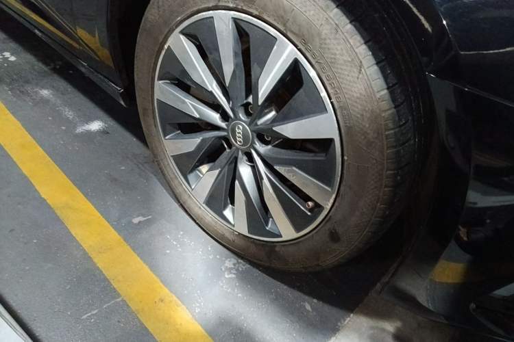 Used Audi A6L 2021 40 TFSI Luxury Prestige Edition Right Front Wheel Hub