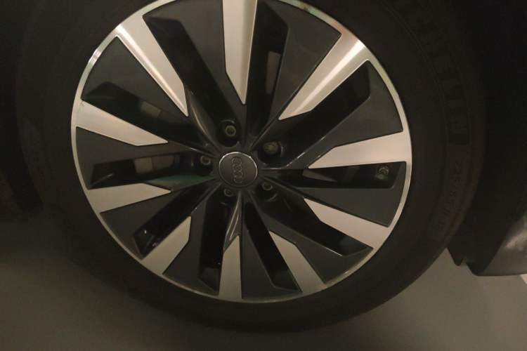 Used Audi A6L 2021 45 TFSI Prestige Elegant Edition Right Front Wheel Hub