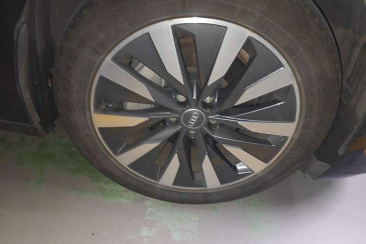 Used Audi A6L 2021 45 TFSI Prestige Elegant Edition Right Front Wheel Hub