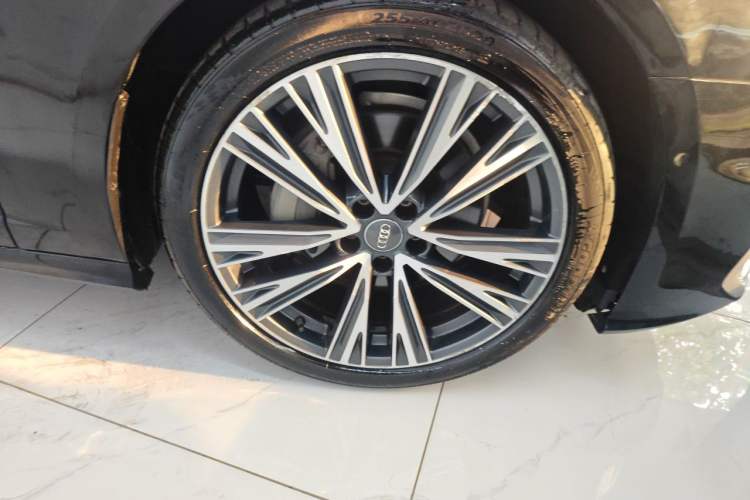 Used Audi A6L 2021 45 TFSI quattro Prestige Dynamic Edition Right Front Wheel Hub