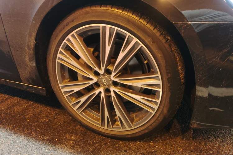 Used Audi A6L 2021 40 TFSI Luxury Dynamic Edition Right Front Wheel Hub