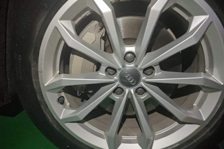 Used Audi A6L 2021 40 TFSI Luxury Prestige Edition Right Front Wheel Hub