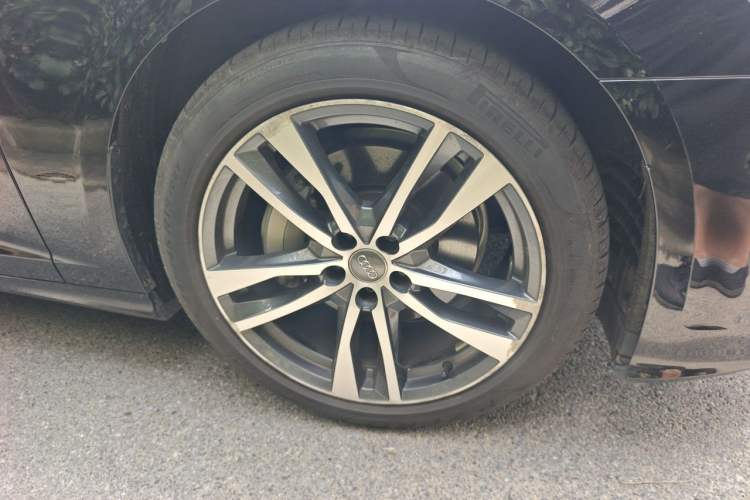 Used Audi A6L 2021 40 TFSI Luxury Dynamic Edition Right Front Wheel Hub