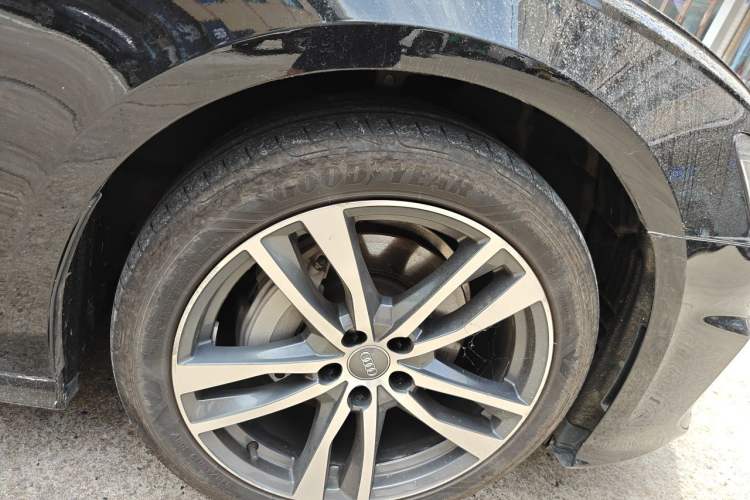 Used Audi A6L 2021 40 TFSI Luxury Dynamic Edition Right Front Wheel Hub