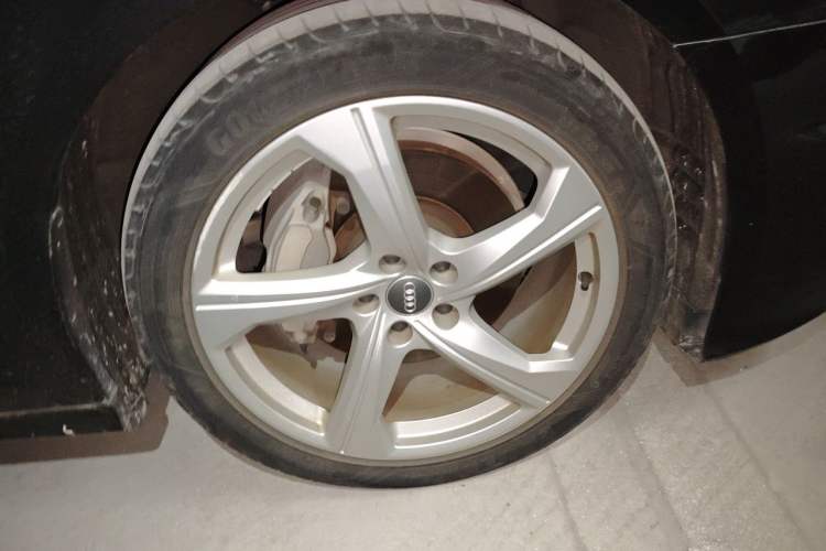 Used Audi A6L 2021 40 TFSI Luxury Dynamic Edition Right Front Wheel Hub