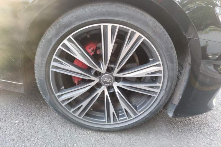 Used Audi A6L 2021 45 TFSI Prestige Dynamic Edition Right Front Wheel Hub