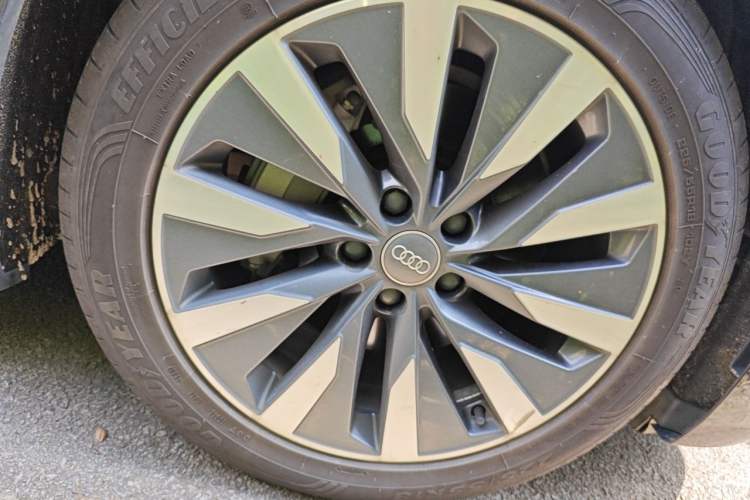Used Audi A6L 2021 45 TFSI Prestige Elegant Edition Right Front Wheel Hub