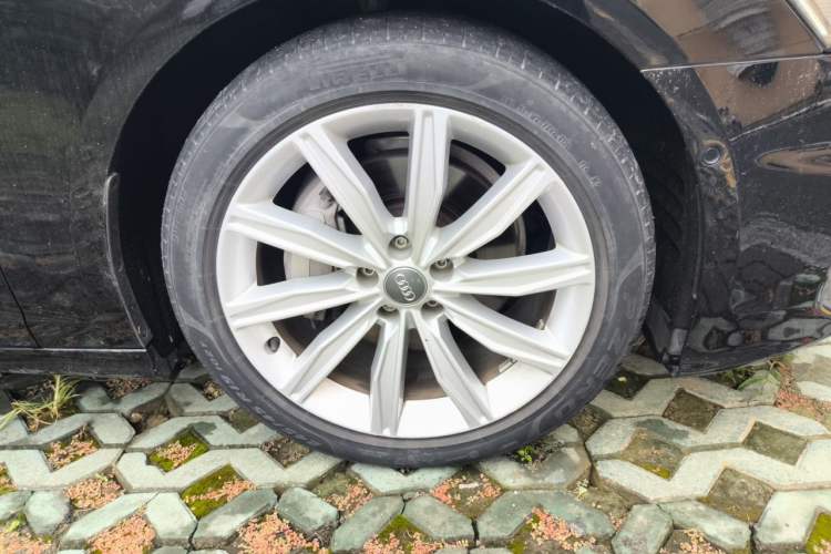Used Audi A6L 2021 45 TFSI Prestige Dynamic Edition Right Front Wheel Hub