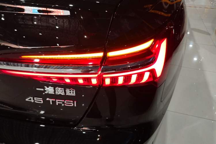 Used Audi A6L 2021 45 TFSI Prestige Dynamic Edition Right Rear Taillight