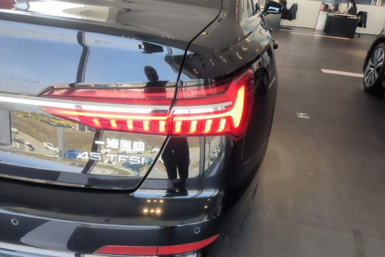 Used Audi A6L 2021 45 TFSI Prestige Dynamic Edition Right Rear Taillight