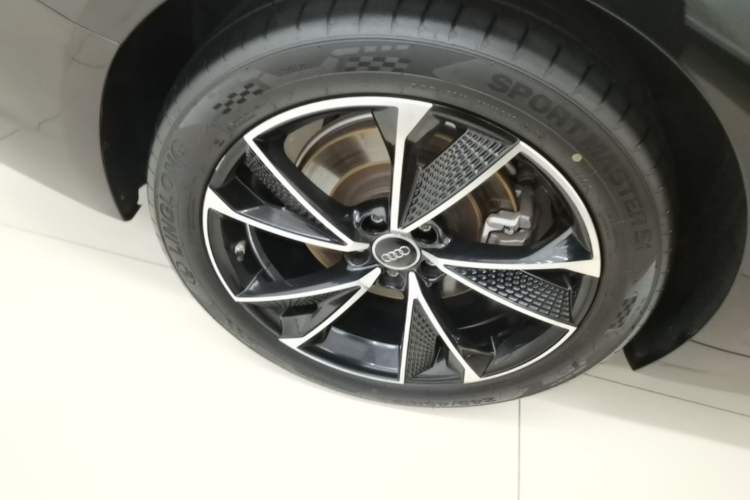 Used Audi A6L 2021 40 TFSI Luxury Prestige Edition Right Rear Wheel Hub