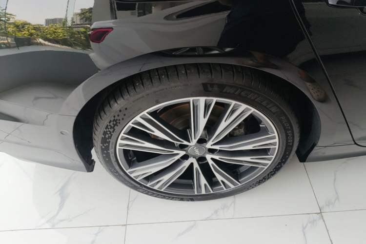 Used Audi A6L 2021 55 TFSI quattro Prestige Dynamic Edition Right Rear Wheel Hub