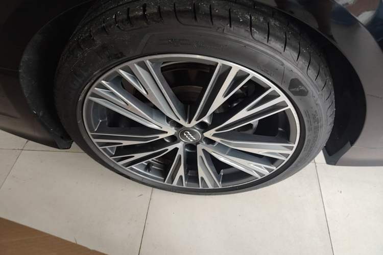 Used Audi A6L 2021 40 TFSI Luxury Dynamic Edition Right Rear Wheel Hub