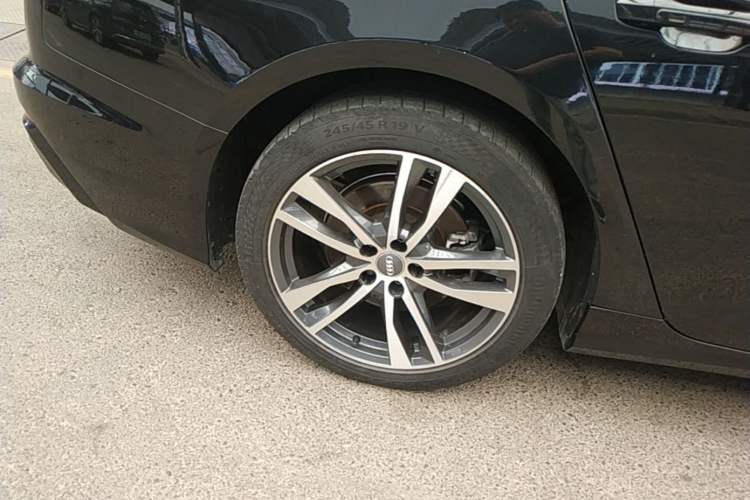 Used Audi A6L 2021 40 TFSI Luxury Dynamic Edition Right Rear Wheel Hub