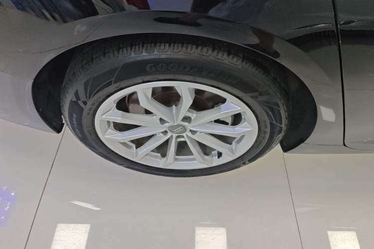 Used Audi A6L 2021 40 TFSI Luxury Prestige Edition Right Rear Wheel Hub