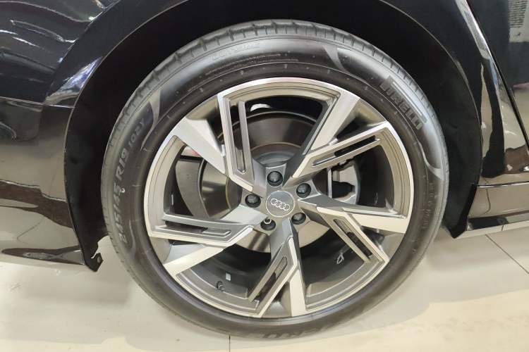 Used Audi A6L 2021 40 TFSI Luxury Dynamic Edition Right Rear Wheel Hub