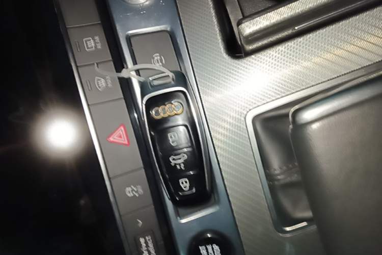 Used Audi A6L 2021 40 TFSI Luxury Prestige Edition Vehicle Key