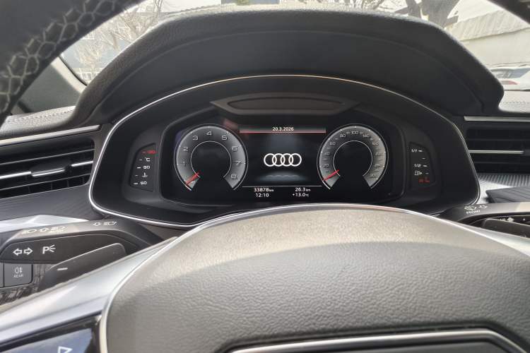 Used Audi A6L 2021 40 TFSI Luxury Dynamic Edition Odometer Close Up