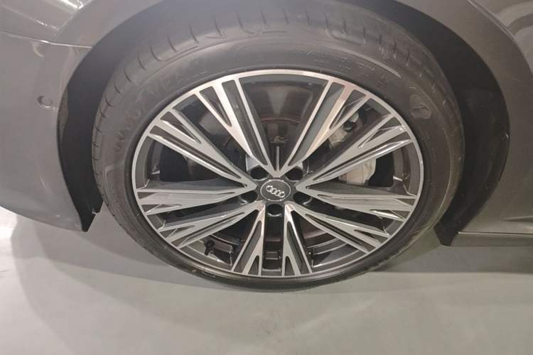 Used Audi A6L 2021 55 TFSI quattro Prestige Dynamic Edition Left Front Wheel Hub