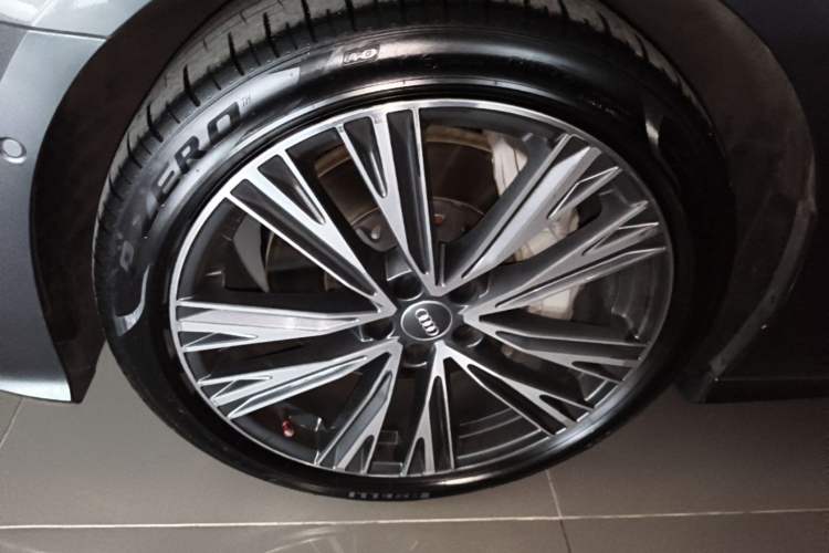 Used Audi A6L 2021 55 TFSI quattro Prestige Dynamic Edition Left Front Wheel Hub