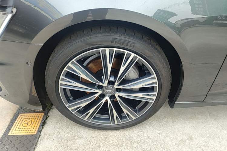 Used Audi A6L 2021 45 TFSI quattro Prestige Dynamic Edition Left Front Wheel Hub