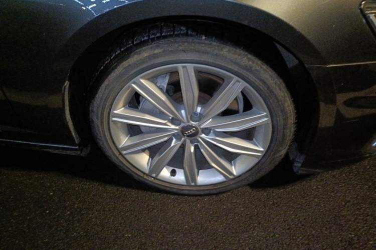 Used Audi A6L 2021 45 TFSI Prestige Dynamic Edition Right Front Wheel Hub