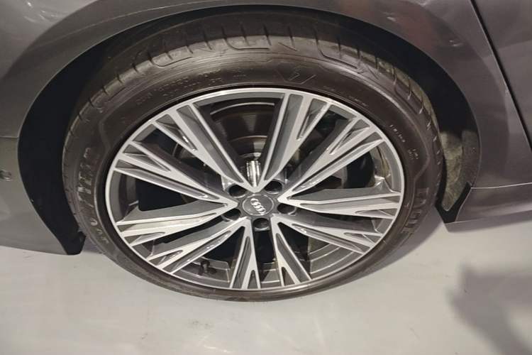 Used Audi A6L 2021 55 TFSI quattro Prestige Dynamic Edition Right Rear Wheel Hub