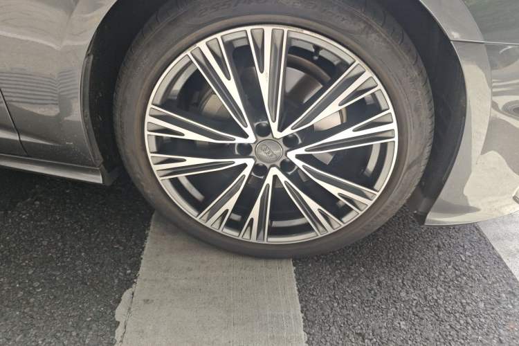 Used Audi A6L 2021 40 TFSI Luxury Dynamic Edition Right Front Wheel Hub