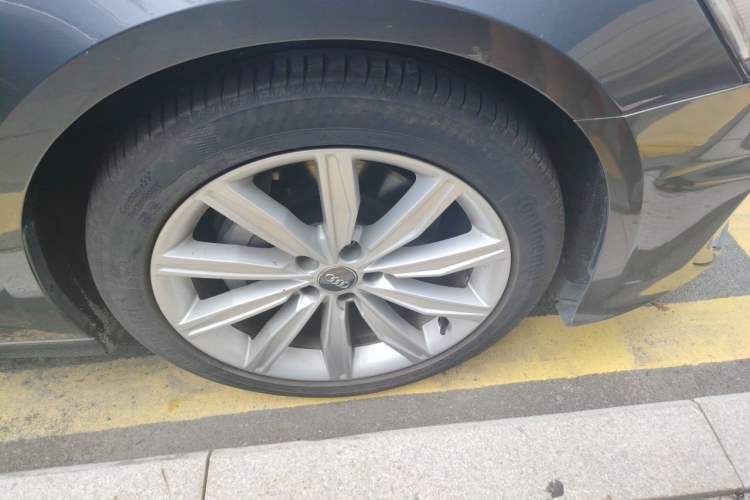Used Audi A6L 2021 45 TFSI Prestige Dynamic Edition Right Front Wheel Hub