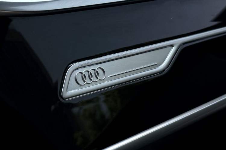 Used Audi A6L 2022 40 TFSI Luxury Dynamic Model Audio And AC Panel