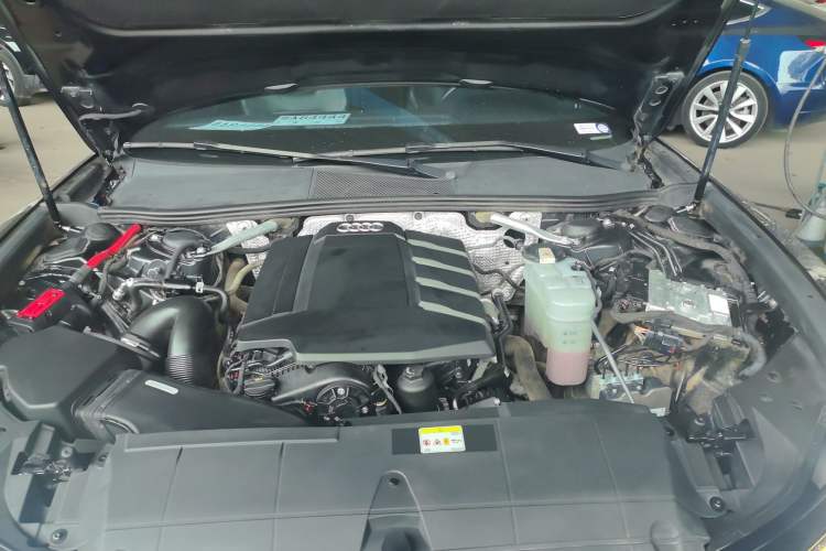 Used Audi A6L 2022 40 TFSI Luxury Dynamic Model Engine Bay