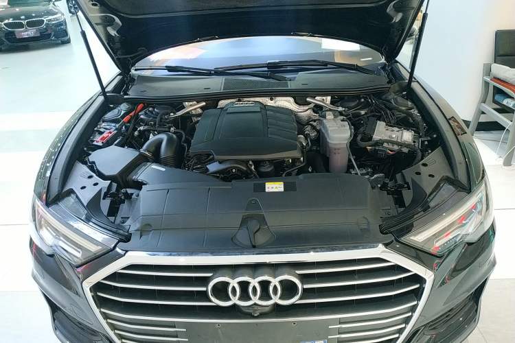 Used Audi A6L 2022 40 TFSI Luxury Dynamic Model Engine Bay