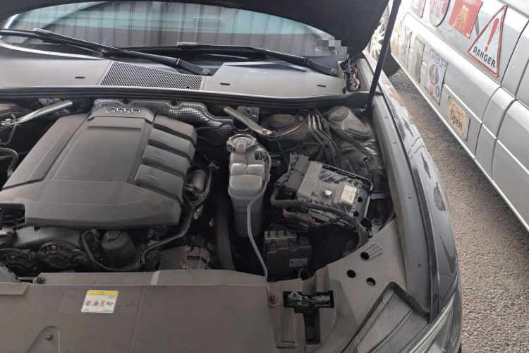 Used Audi A6L 2022 40 TFSI Luxury Dynamic Model Engine Bay Left