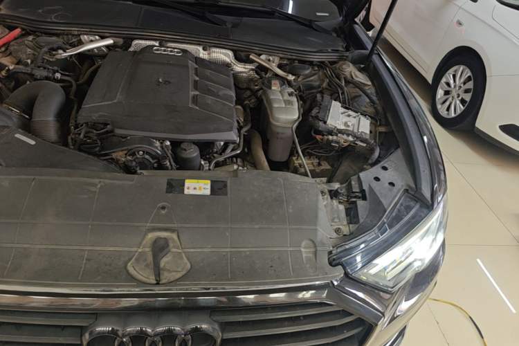 Used Audi A6L 2022 40 TFSI Luxury Dynamic Model Engine Bay Left