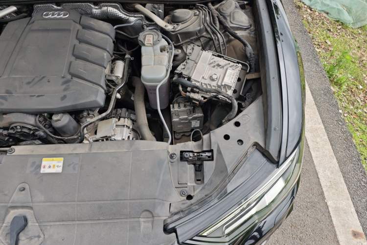 Used Audi A6L 2022 40 TFSI Luxury Dynamic Model Engine Bay Left