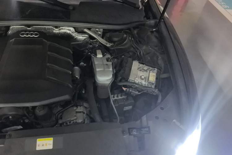 Used Audi A6L 2022 40 TFSI Luxury Dynamic Model Engine Bay Left
