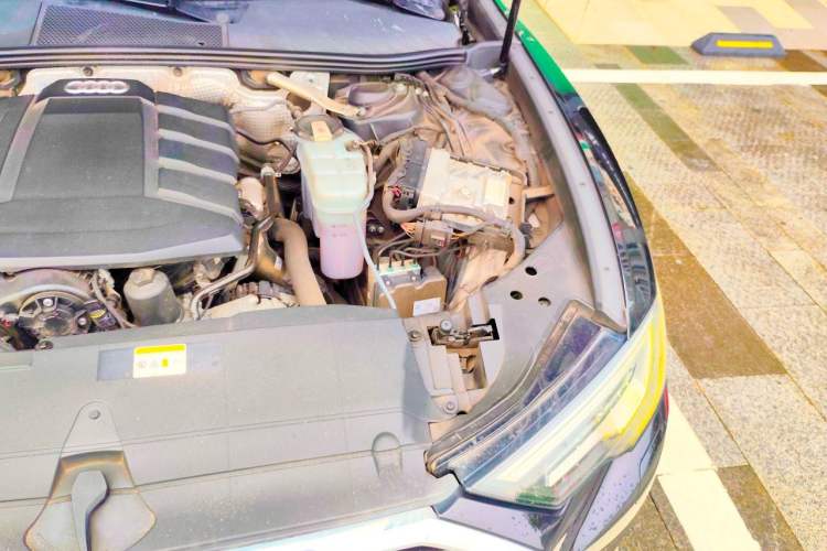 Used Audi A6L 2022 40 TFSI Luxury Prestige Edition Engine Bay Left