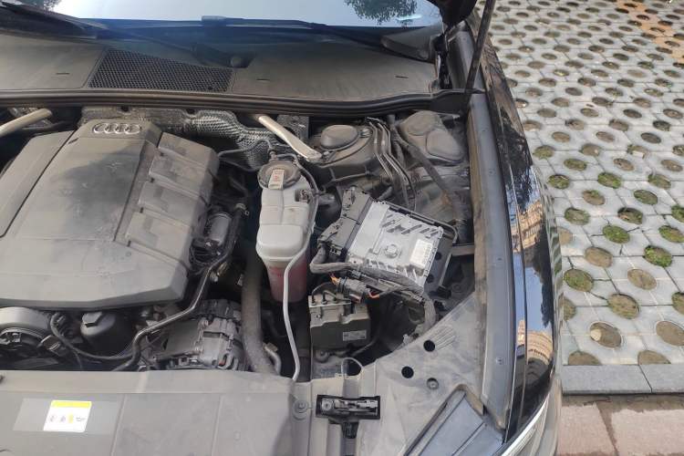Used Audi A6L 2022 40 TFSI Luxury Dynamic Model Engine Bay Left