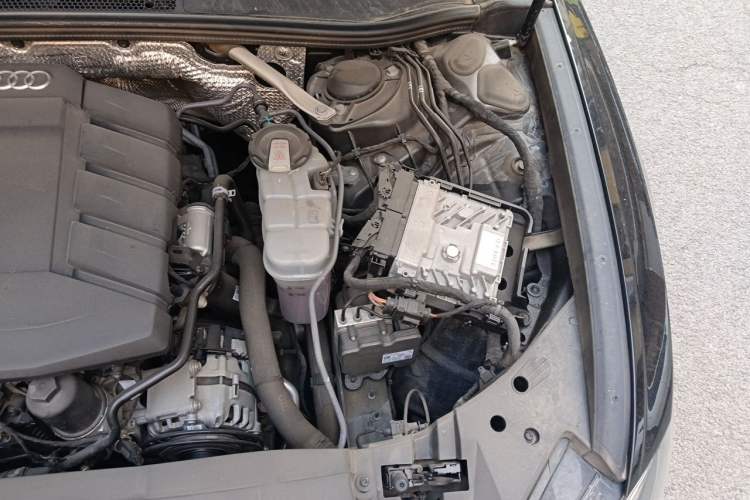 Used Audi A6L 2022 40 TFSI Luxury Dynamic Model Engine Bay Left